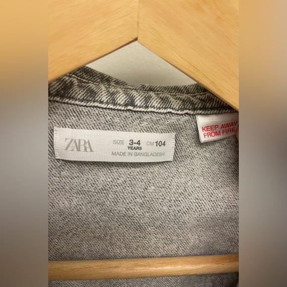 Zara kids grey denim jacket with patch 3-4 years - Picture 7 of 9